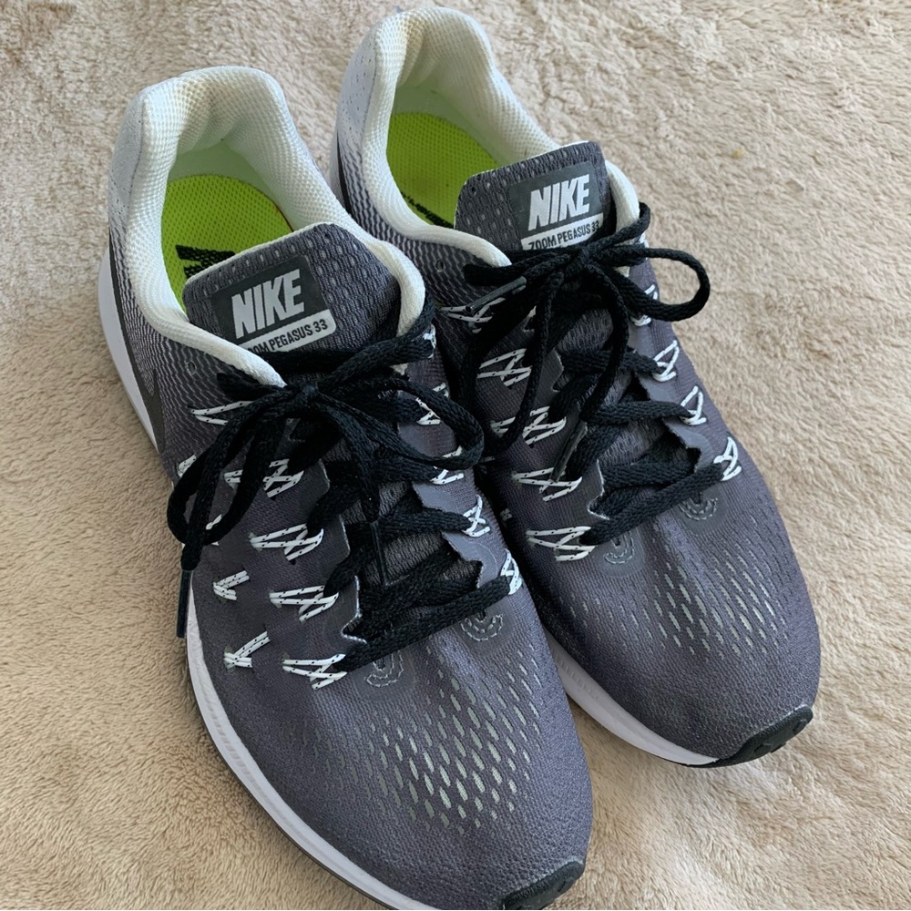 EUC Nike Zoom Pegasus 33 size 8